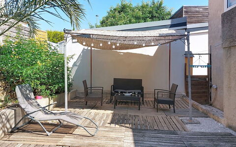 Le Moulin: Meubles, Design Intérieur, Appartement, Sol, Sol, Table, Chaise, Salon, Pièce, Domicile
