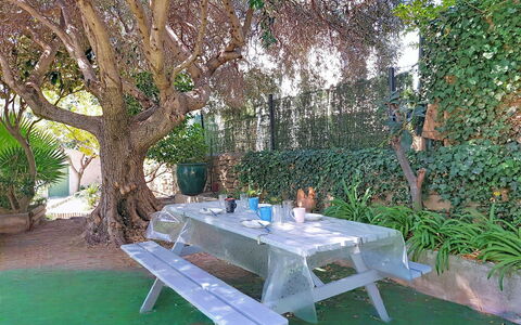 Le Moulin: Meubles, Design Intérieur, Appartement, Sol, Sol, Table, Chaise, Salon, Pièce, Domicile