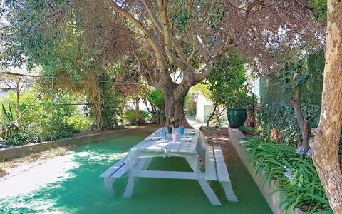 Le Moulin: Meubles, Design Intérieur, Appartement, Sol, Sol, Table, Chaise, Salon, Pièce, Domicile