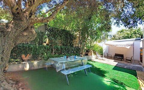 Le Moulin: Meubles, Design Intérieur, Appartement, Sol, Sol, Table, Chaise, Salon, Pièce, Domicile