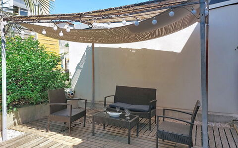 Le Moulin: Meubles, Design Intérieur, Appartement, Sol, Sol, Table, Chaise, Salon, Pièce, Domicile
