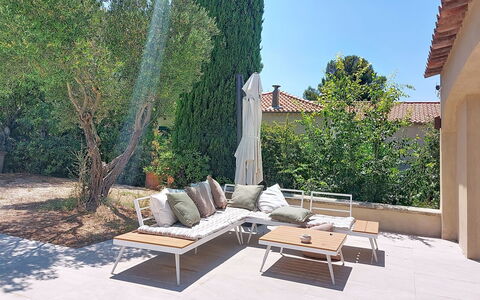 La Villa Nana: Meubles, Design Intérieur, Appartement, Sol, Sol, Table, Chaise, Salon, Pièce, Domicile