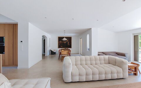 La Villa Nana: Meubles, Design Intérieur, Appartement, Sol, Sol, Table, Chaise, Salon, Pièce, Domicile