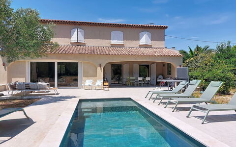 La Villa Nana: Meubles, Design Intérieur, Appartement, Sol, Sol, Table, Chaise, Salon, Pièce, Domicile