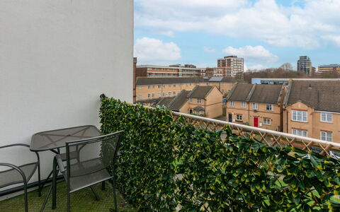 Hoxton 310: Meubles, Design Intérieur, Appartement, Sol, Sol, Table, Chaise, Salon, Pièce, Domicile