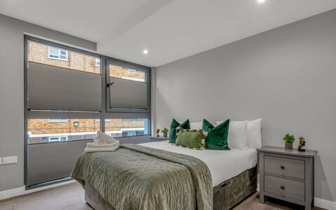 Hoxton 310: Design Intérieur, Sol, Plafond, Sol, Meubles, Lit, Pièce, Drap De Lit, Literie, Chambre