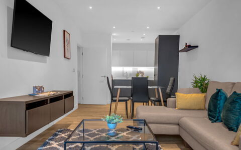 Wickside Apartment: Meubles, Design Intérieur, Appartement, Sol, Sol, Table, Chaise, Salon, Pièce, Domicile