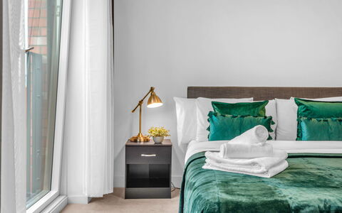 Wickside Apartment: Meubles, Design Intérieur, Appartement, Sol, Sol, Table, Chaise, Salon, Pièce, Domicile