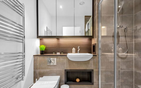 Wickside Apartment: Meubles, Design Intérieur, Appartement, Sol, Sol, Table, Chaise, Salon, Pièce, Domicile