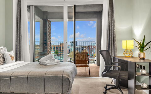 Wickside Apartment: Meubles, Design Intérieur, Appartement, Sol, Sol, Table, Chaise, Salon, Pièce, Domicile