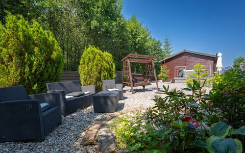 Cìela Lodge on Loch Ness: Arbuste, Jardin, Ombre, Aménagement Paysager, Mobilier De Jardin, Cour, Arrière-Cour, Chaise, Passerelle