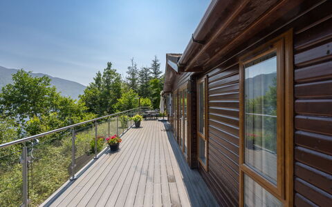 Cìela Lodge on Loch Ness: Bois, Porche, Plate-Forme, Dur, Planche, Parquet, Tache De Bois, Balustrade, Balcon, Boardwalk
