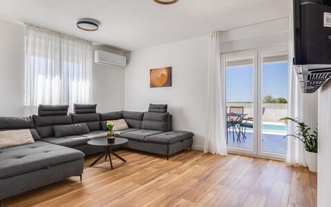 Vila Nik: Meubles, Design Intérieur, Appartement, Sol, Sol, Table, Chaise, Salon, Pièce, Domicile