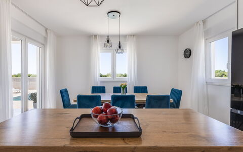 Vila Nik: Meubles, Design Intérieur, Appartement, Sol, Sol, Table, Chaise, Salon, Pièce, Domicile
