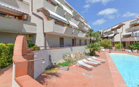 Azzurra: Meubles, Design Intérieur, Appartement, Sol, Sol, Table, Chaise, Salon, Pièce, Domicile