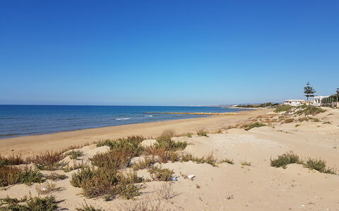 Villa la Vigne: Ciel, Bleu, Plage, Jour, Plan D'Eau, Côte, Environnement Naturel, Mer, Horizon, Le Sable