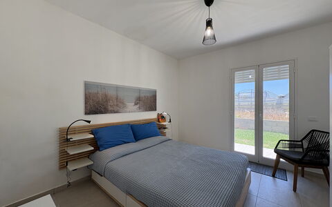 Villa la Vigne: Mur, Chambre, Design Intérieur, Sol, Sol, Lit, Bois, Meubles, Plafond, Domicile