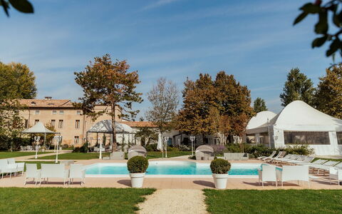 Relais Villa Mirandola: Piscine, Jardin, Biens, Aménagement Paysager, Cour, Cour, Ombre, Pelouse, Canopée, Structure En Plein Air