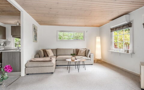 Aiske - 700M from the Sea: Design Intérieur, Meubles, Canapé, Sol, Sol, Bois, Plafond, Salon, Pièce, Domicile