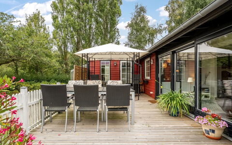 Aiske - 700M from the Sea: Toit, Domicile, Maison, Chalet, Porte, Lot Terre, Porche, Jardin, Ombre, Cour