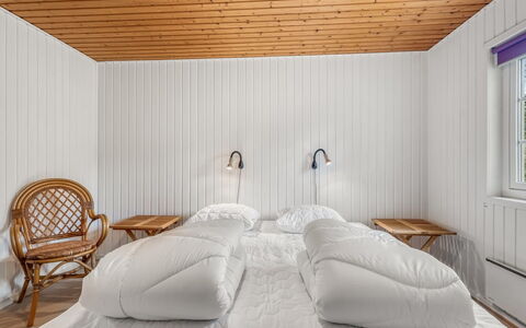 Aiske - 700M from the Sea: Chambre, Design Intérieur, Bois, Lit, Meubles, Sol, Sol, Plafond, Drap De Lit, Literie