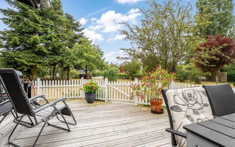 Aiske - 700M from the Sea: Meubles, Mobilier De Jardin, Arbuste, Chaise, Porche, Jardin, Plate-Forme, Tableau De Plein Air, Ombre