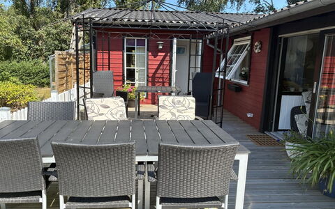 Aiske - 700M from the Sea: Meubles, Mobilier De Jardin, Chaise, Bois, Table, Tableau De Plein Air, Table Cuisine Et Salle A Manger, Porte, Ombre, Table Basse