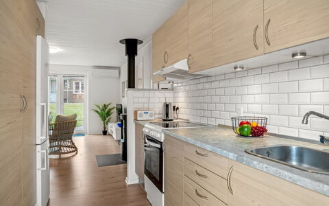 Ineke - 200M from the Sea: Comptoir, Cuisine, Sol, Meubles, Bois, Design Intérieur, Sol, Évier, Cabinetry, Appareil De Cuisine