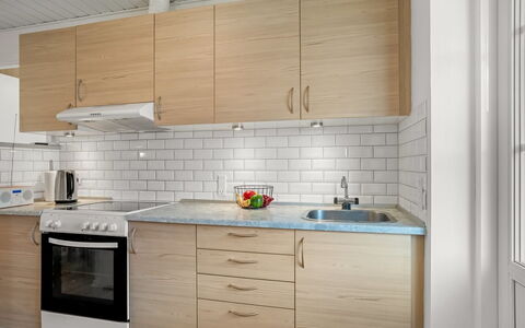 Ineke - 200M from the Sea: Comptoir, Cabinetry, Cuisine, Sol, Appareil De Cuisine, Meubles, Principaux Appliance, Bois, Évier, Design Intérieur