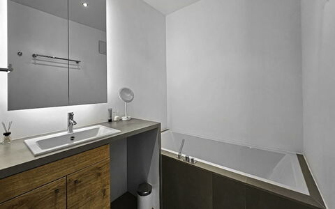 Weidach 10 Top 6: Sol, Mur, Luminaire Plomberie, Salle De Bains, Design Intérieur, Sol, Robinet, Évier, Armoire De Toilette, Lavabo