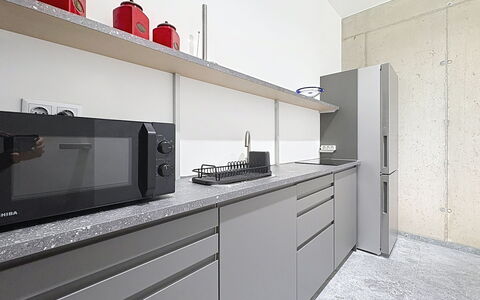 Karawanken Panorama: Cuisine, Principaux Appliance, Appareil De Cuisine, Comptoir, Électroménager, Design Intérieur, Cabinetry, Cuisinière, Appartement