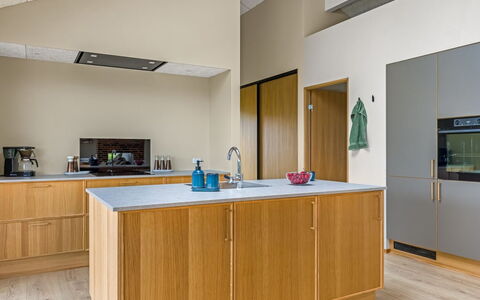 Illona - 200M from the Sea: Bois, Comptoir, Cuisine, Sol, Design Intérieur, Appareil De Cuisine, Cabinetry, Meubles, Sol, Principaux Appliance