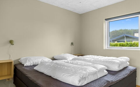 Illona - 200M from the Sea: Mur, Plafond, Sol, Sol, Design Intérieur, Pièce, Chambre, Cadre De Lit, Lit, Literie