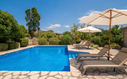 Can Toni: Bleu, Piscine, L'Eau, Mobilier De Jardin, Balancelle, Recours, Dalle, Composite, Ombre, Aménagement Paysager