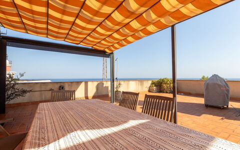 Faro Grande Salou: Ombre, Store, Structure En Plein Air, Tache De Bois, Eco Hôtel, Mobilier De Jardin, Pergola, Canopée, Conception, Balcon