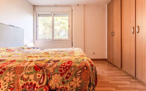 Faro Grande Salou: Lit, Design Intérieur, Meubles, Chambre, Drap De Lit, Mur, Pièce, Sol, Literie, Sol