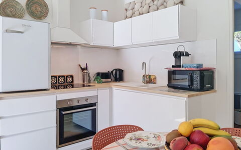 Les Cariatides 8: Appareil De Cuisine, Meubles, Cuisine, Design Intérieur, Principaux Appliance, Comptoir, Électroménager, Cabinetry, Bois, Sol