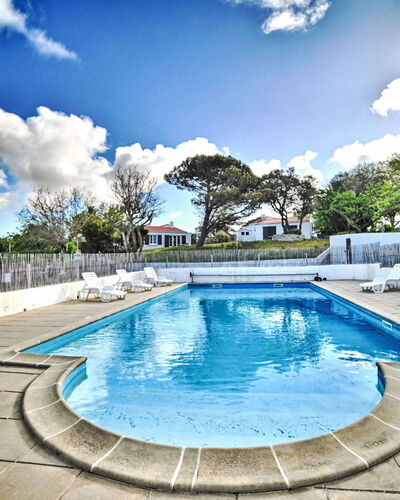 Les Cariatides 8: Piscine, Recours, Aménagement Paysager, Mobilier De Jardin, Ville Resort, Hôtel, Eco Hôtel