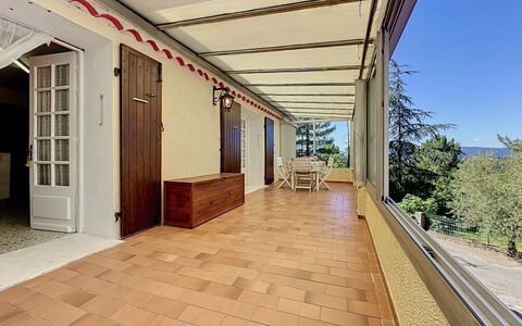 La Bergerie de Portes: Sol, Sol, Ombre, Plafond, Porche, Eco Hôtel, Tache De Bois, Dur, Balcon, Daylighting
