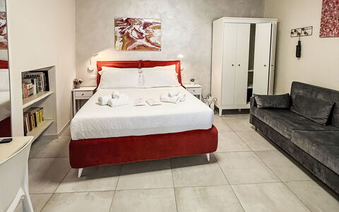 Colazza 100: Sol, Sol, Meubles, Design Intérieur, Pièce, Lit, Chambre, Appartement, Plafond, Drap De Lit