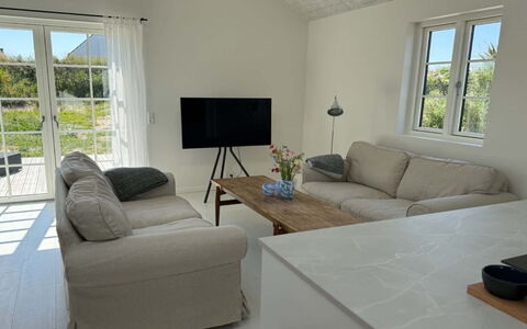 Selvi - 500M from the Sea: Meubles, Canapé, Sol, Bois, Sol, Design Intérieur, Salon, Pièce, Domicile