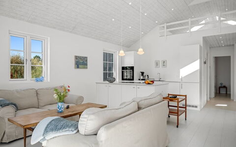 Selvi - 500M from the Sea: Plafond, Sol, Sol, Design Intérieur, Meubles, Domicile, Canapé, Salon, Pièce