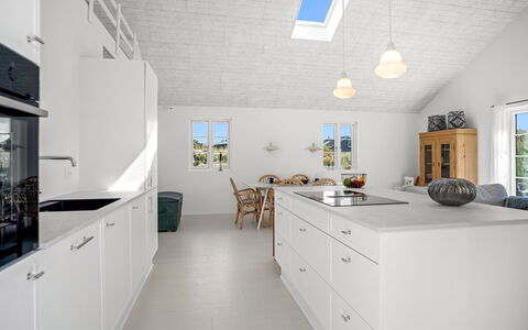 Selvi - 500M from the Sea: Cuisine, Sol, Plafond, Comptoir, Design Intérieur, Sol, Luminaire, Cabinetry, Évier, Tuile