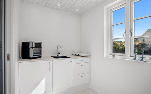 Selvi - 500M from the Sea: Mur, Plafond, Design Intérieur, Sol, Sol, Pièce, Luminaire, Cabinetry, Luminaire Plomberie, Cuisine