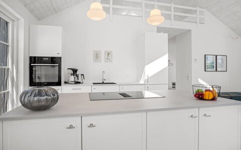 Selvi - 500M from the Sea: Cuisine, Design Intérieur, Luminaire, Comptoir, Plafond, Sol, Cabinetry, Meubles, Sol, Appareil De Cuisine