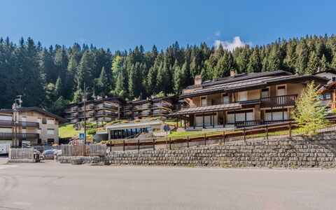 Presanella: Balcon, Station De Montagne, Village, Mélèze, Village De Montagne, Hôtel, Recours