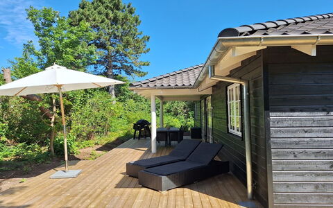 Ethil - 600M from the Sea: Bois, Toit, Domicile, Maison, Siding, Chalet, Porche, Mobilier De Jardin, Plate-Forme, Ombre
