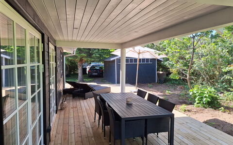 Ethil - 600M from the Sea: Bois, Meubles, Sol, Plafond, Sol, Porche, Mobilier De Jardin, Chaise, Table, Dur