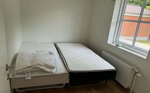 Eeske - 4Km from the Sea: Meubles, Chambre, Lit, Sol, Sol, Textile, Design Intérieur, Linge, Literie, Drap De Lit