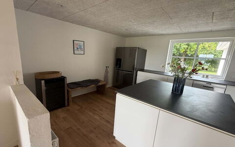 Eeske - 4Km from the Sea: Sol, Sol, Bois, Design Intérieur, Comptoir, Cuisine, Parquet, Meubles, Pièce, Plafond